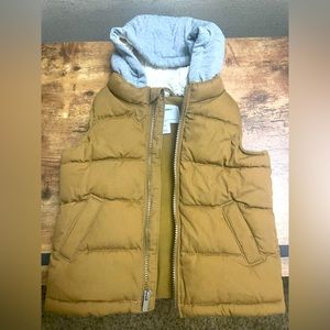 Old Navy Toddler Boy Size 3T Sherpa Hooded Tan-Colored Sleeveless Puffer Vest